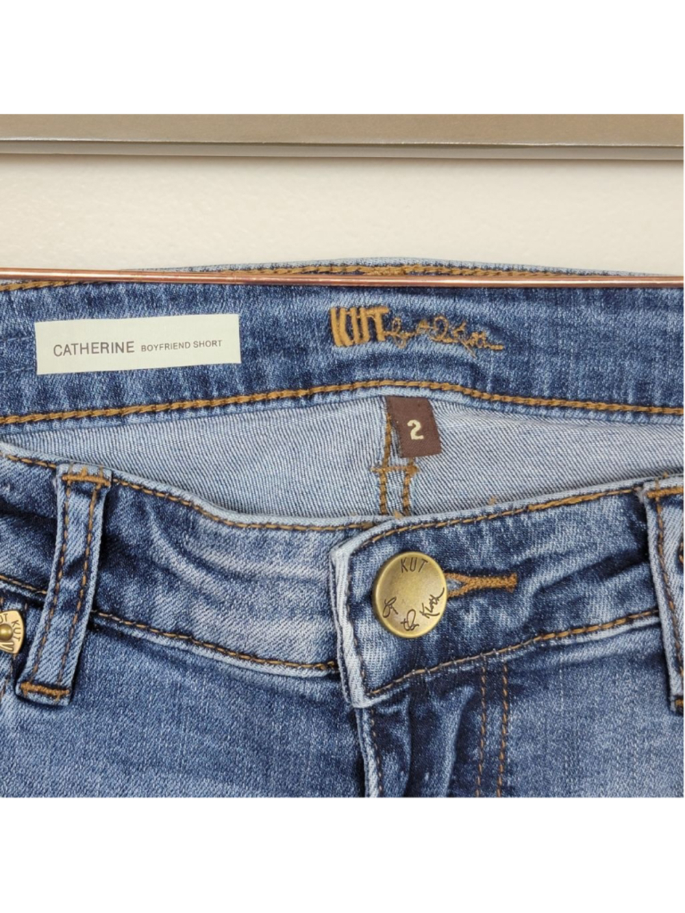 NEW Kut From the Kloth Catherine Boyfriend Jean Shorts Distressed Medium Blue 2 - Picture 3 of 11